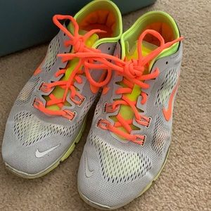 Women nike sneaker shoes size 8